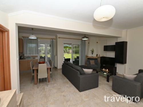 Villa Iris By Travelpro Services- Agios Mamas Beach