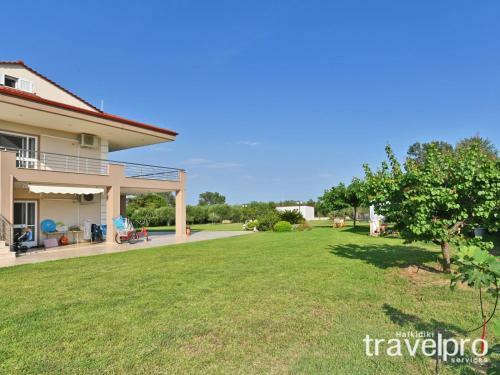 Villa Iris By Travelpro Services- Agios Mamas Beach
