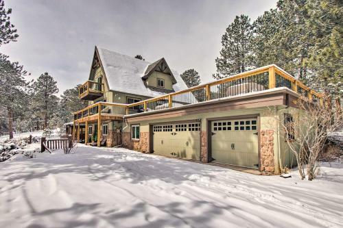 Stunning Evergreen Chalet With Private Hot Tub!