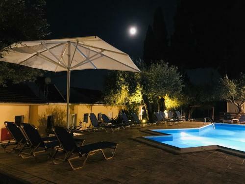 Olive Grove Poolside Apartments