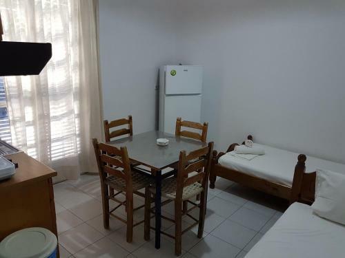 Amarandos Studios (rooms & Apartments)