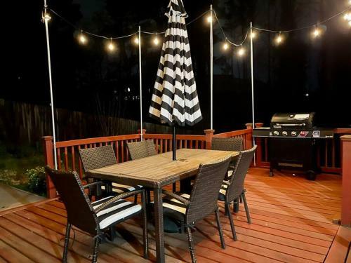 Relaxing Family Retreat/pool Table/large Deck/5beds/3baths