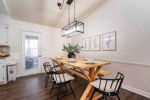 Relaxing Family Retreat/pool Table/large Deck/5beds/3baths