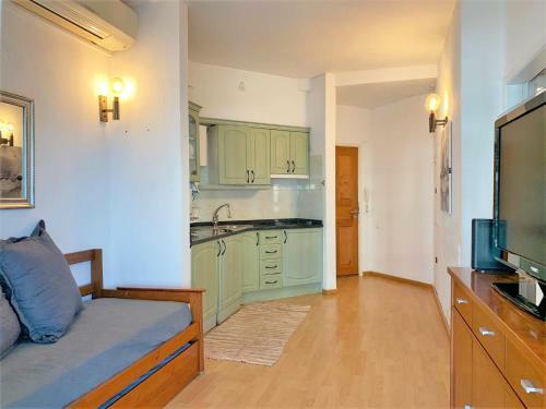 Charming Apartment With Pool