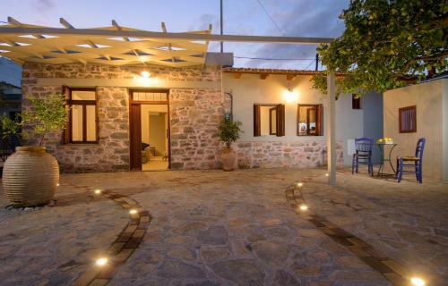 Pavlakis Lemon-tree House