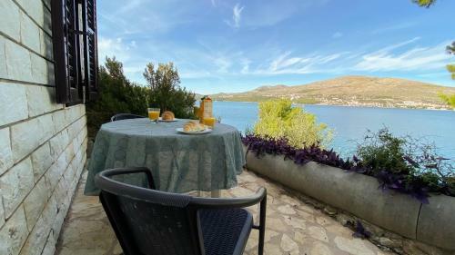 Seaview & Beachfront Apartments Jakov