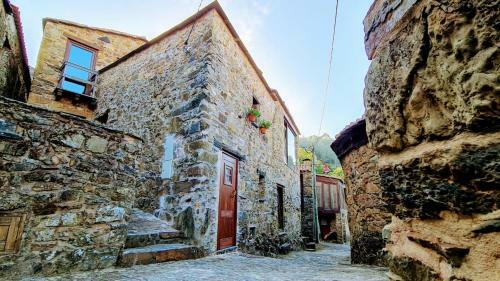 Casa Catraia Gondramaz No Pulm�o Da Serra Da Lous�