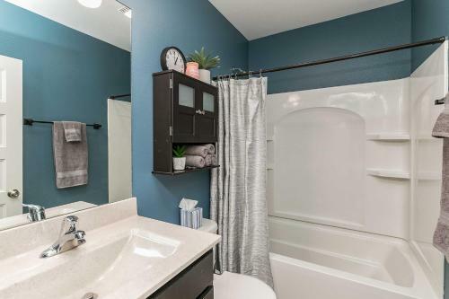Quaint Cedar Rapids Home - 1 5 Mi To Downtown