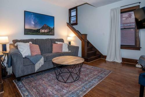 Cozy 3 Bedroom Home Minutes From Downtown Dubuque