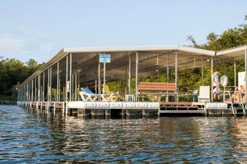 Hotel Stormy Point Village Lakeside