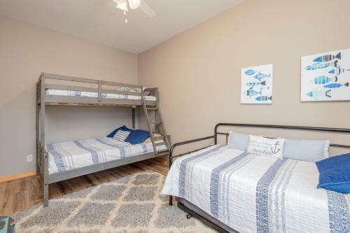 Gorgeous 3 Bedroom 2 Bath Lakefront Condo #341