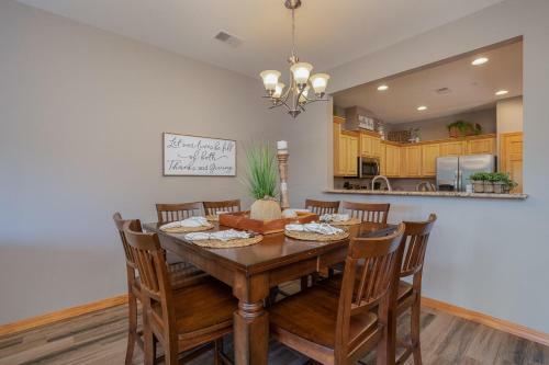Gorgeous 3 Bedroom 2 Bath Lakefront Condo #341