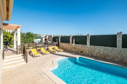 Villa Cordeiro - Heated Pool - Free Wi-fi - Air Con