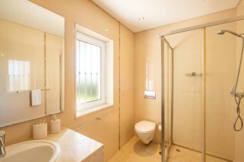 Villa Cordeiro - Heated Pool - Free Wi-fi - Air Con
