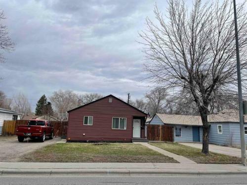 Centrally Located 2 Bedroom, 1 Bath Home.