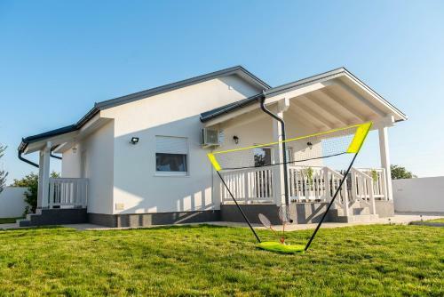 Villa Holiday Home Aprilis