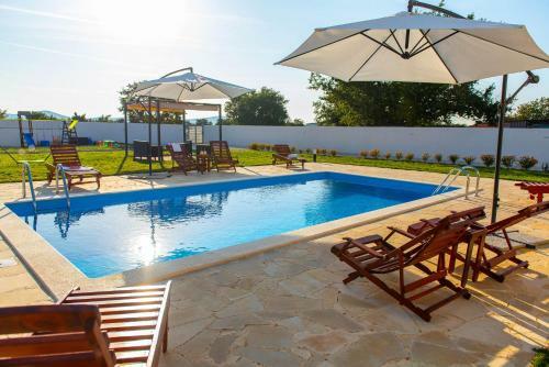 Villa Holiday Home Aprilis