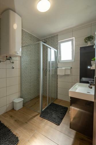 Hostal Apartmani Marko Dugova?a