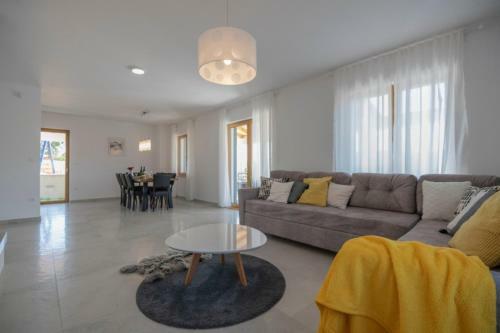 Luxury Villa Melita With Heated Pool