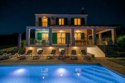 Luxury Villa Melita With Heated Pool