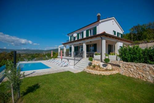 Luxury Villa Melita With Heated Pool