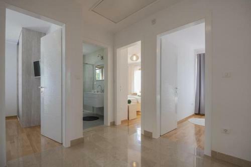 Luxury Villa Melita With Heated Pool