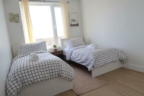 Spacious 2-bedroom Apartment With Lounge & Rooftop