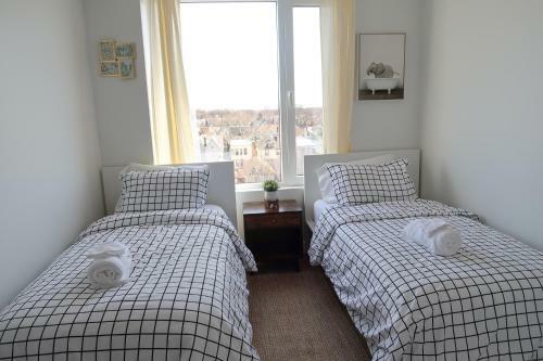 Spacious 2-bedroom Apartment With Lounge & Rooftop
