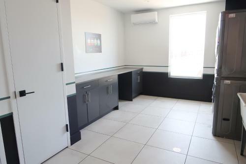 Spacious 2-bedroom Apartment With Lounge & Rooftop