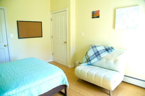 Modern Brighton Room-with Balcony-5min To Beach-separate Entrance