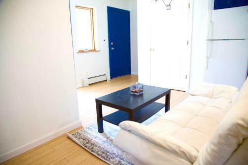 Modern Brighton Room-with Balcony-5min To Beach-separate Entrance