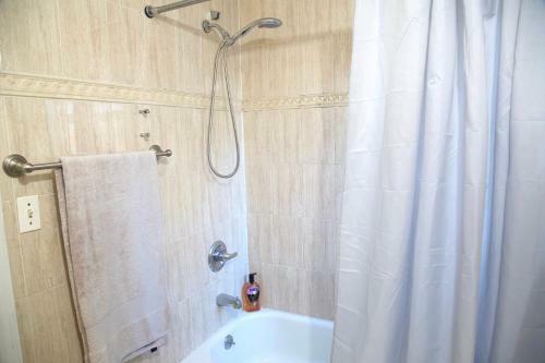 Modern Brighton Room-with Balcony-5min To Beach-separate Entrance