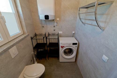Holiday House With A Private Heated Swimming Pool