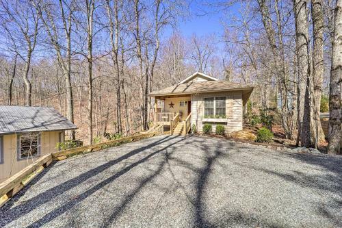 Mountain Getaway Home In A Resort Community!