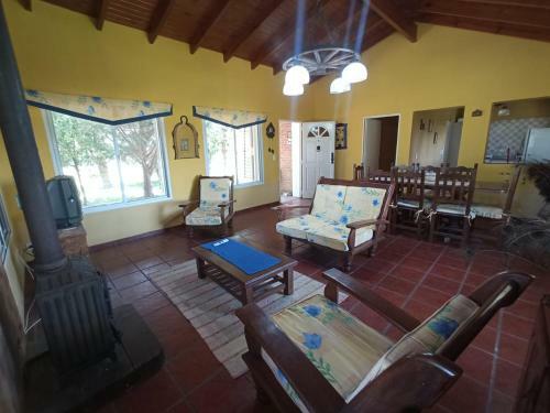 Lugar Encantador Con Gran Parque Arbolado.