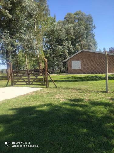 Lugar Encantador Con Gran Parque Arbolado.