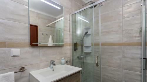 Comfort 1bdr Apartment W/pool By Lovelystay