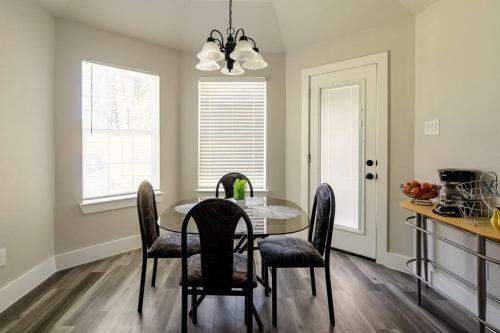 Master Bedroom Suite In A Shared House Near Downtown Dallas