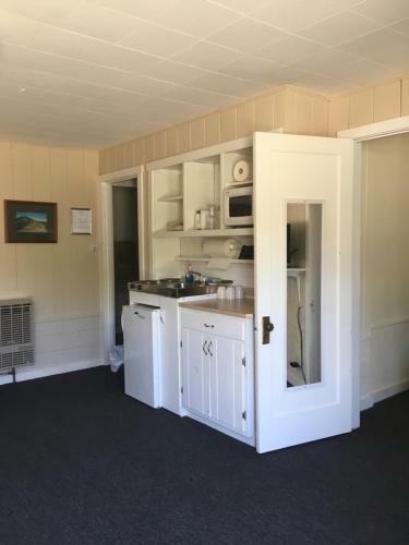 Gilcrest Cottages And Motel