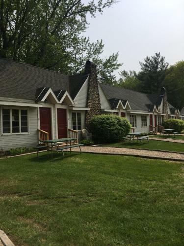 Gilcrest Cottages And Motel