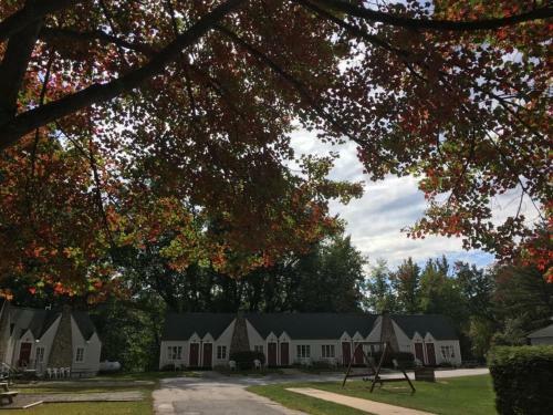 Gilcrest Cottages And Motel