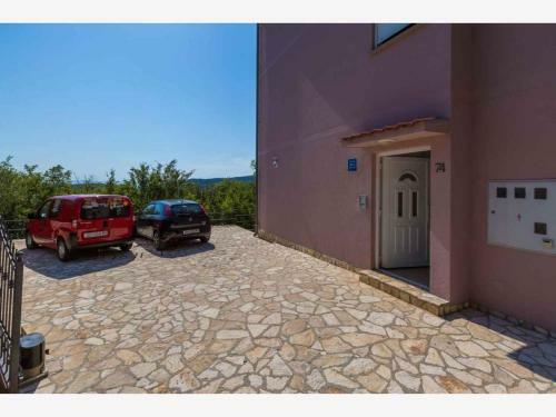 Apartment In Grizane 39410