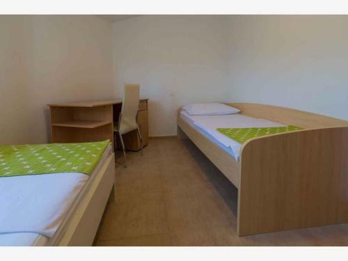 Apartment In Grizane 39410