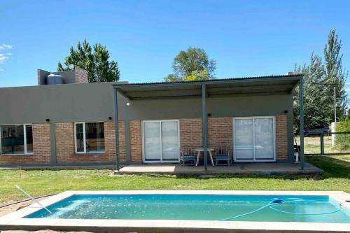 Casa Con Pileta En Barrio Privado, 2 Dormitorios.