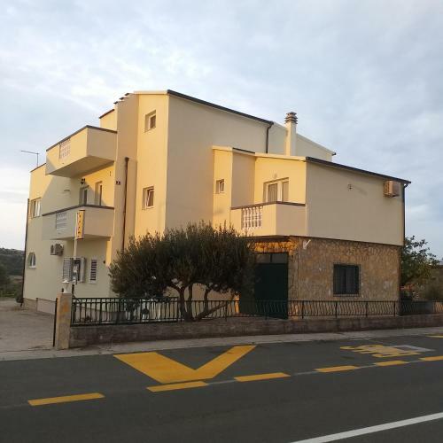 Apartments Mira