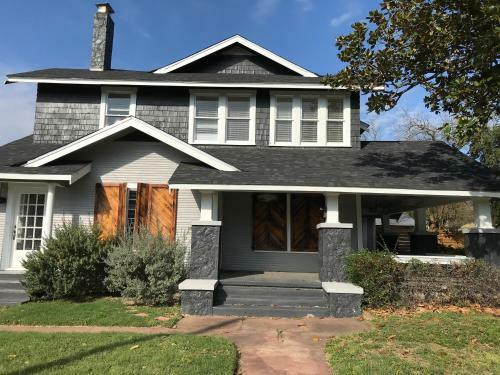 Luxurious 6 Bedroom Villa Near Downtown