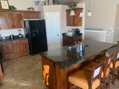 Modern 7 Bedroom 4 Bathroom Home Tooele 16 Guests