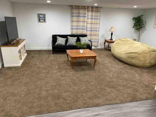 Modern 7 Bedroom 4 Bathroom Home Tooele 16 Guests