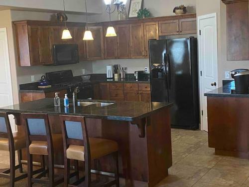 Modern 7 Bedroom 4 Bathroom Home Tooele 16 Guests