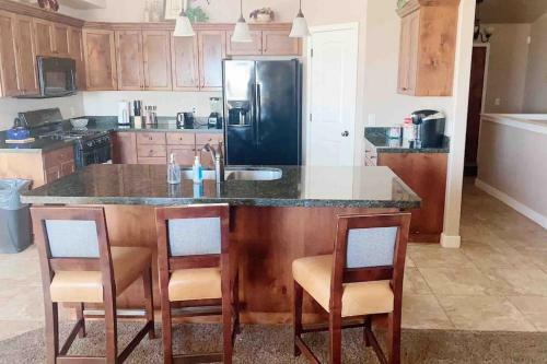 Modern 7 Bedroom 4 Bathroom Home Tooele 16 Guests